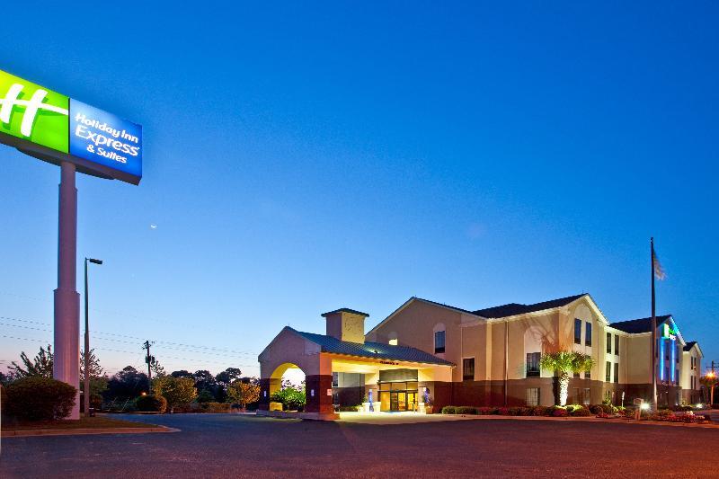 Holiday Inn Express & Suites Milton East I-10, An Ihg Hotel Exterior photo